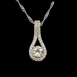 Dainty Silver & Crystal Pendant Necklace 🎉Host Pick🎉